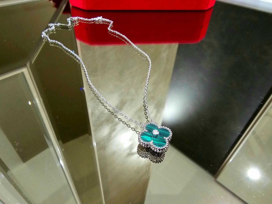 Van Cleef & Arpels VCA Silver Green Alhambra Diamond Дамско Колие