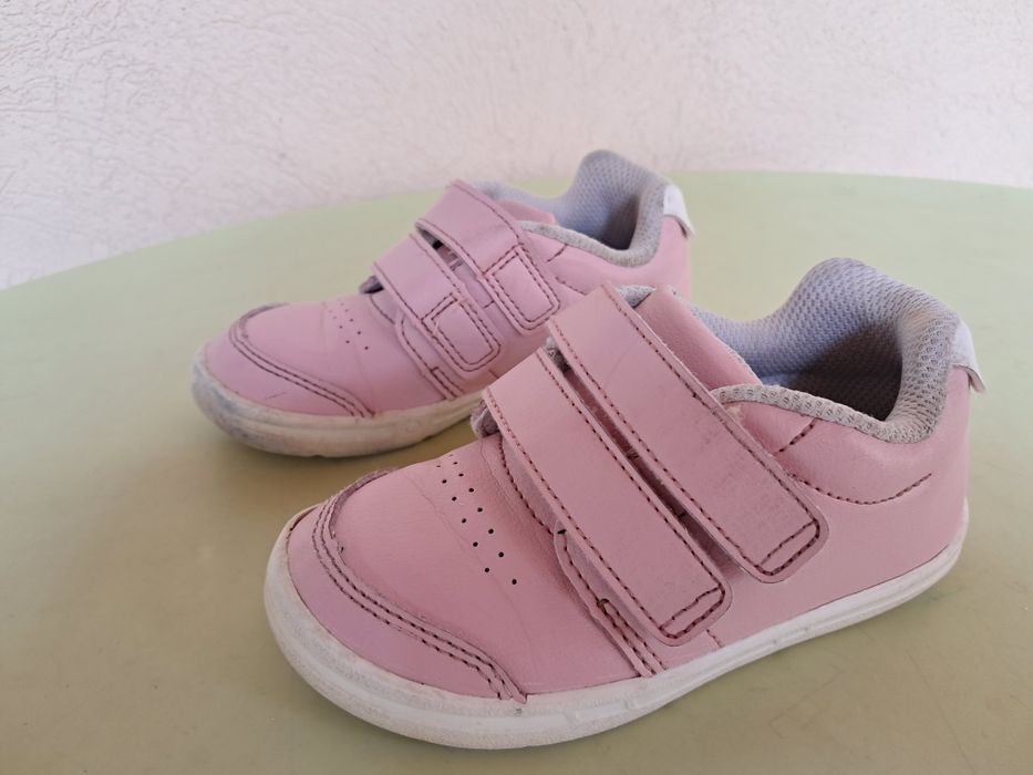 Lot încălțăminte fetițe mărimea 25: șlapi noi +pantofi piele tip barefoot + adidași Nike