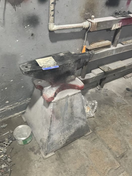 Продам наковальню советского производства