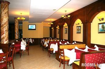 Продава се Хотел в Златица - 248 кв.м за 1501 €/кв.м - Снимка #2