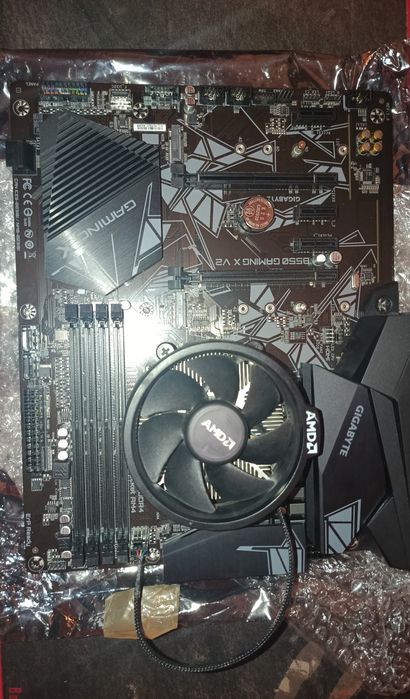 Ryzen 5 3600 + Gigabyte B550 GAMING X V2 + 16 GB RAM