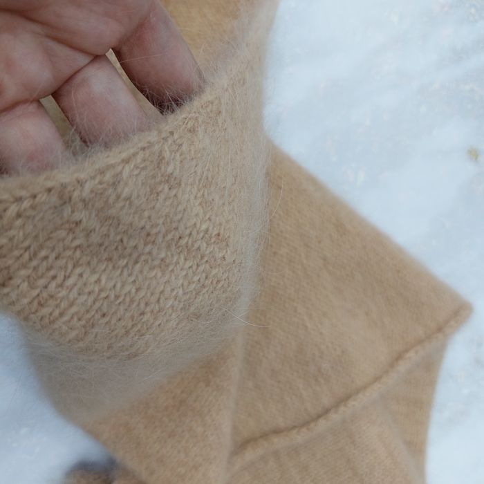 Вязанный пушистый бактус