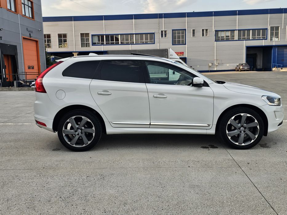 Volvo XC60, 2.4 Diesel  215CP 4x4 Xenon  Led Trapă  Piele  Distributie schimbata Jante  Cârlig  Camera  Posibil Rate *