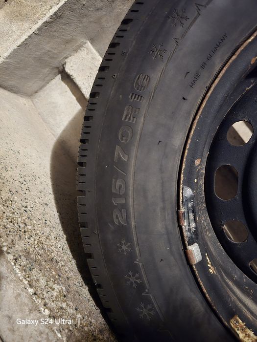 Продавам 4 нови гуми Dunlop winter sport 5 със стар дот монтирани на ж