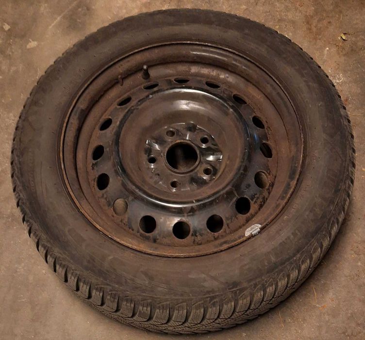 4бр. стоманени джанти 16" с гуми Goodyear 205/60 от Toyota