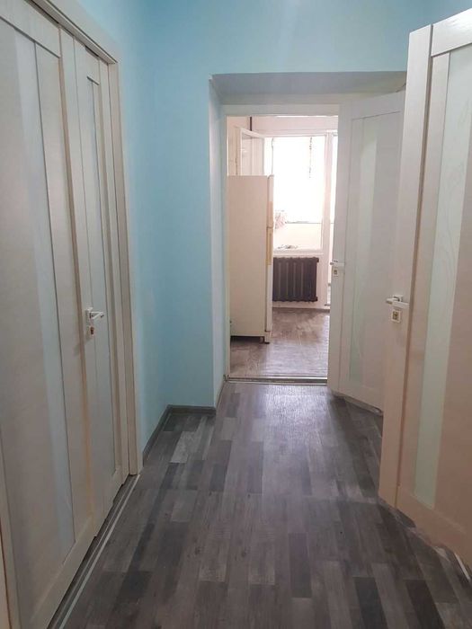 Продам квартиру сергели 8а напротив дехкан базара 2 этаж