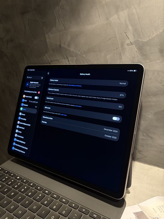 КАТО ЧИСТО НОВ Ipad Air M3 13” + Magic Keyboard