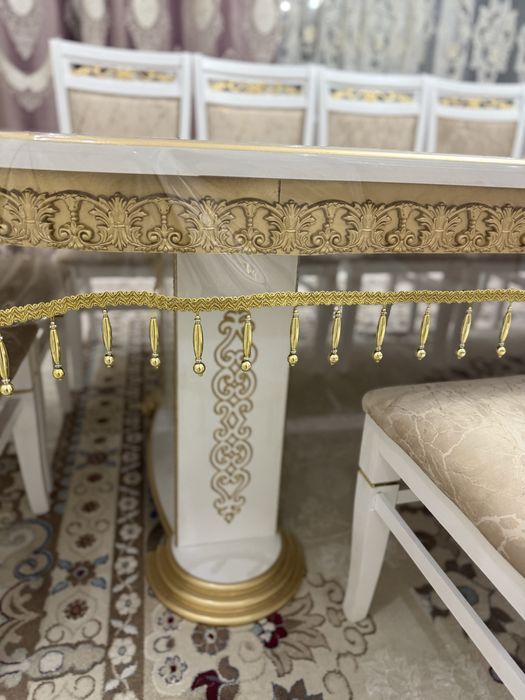 Стол , стульясымен сатылады