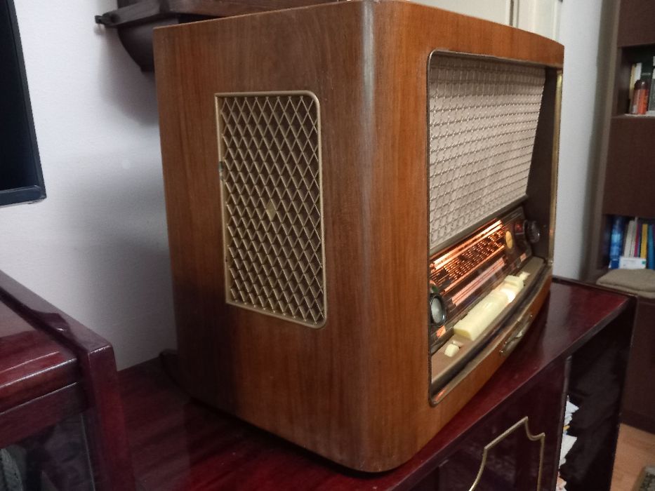 Aparat de radio cu lampi,  Saba feiburg automatic 7