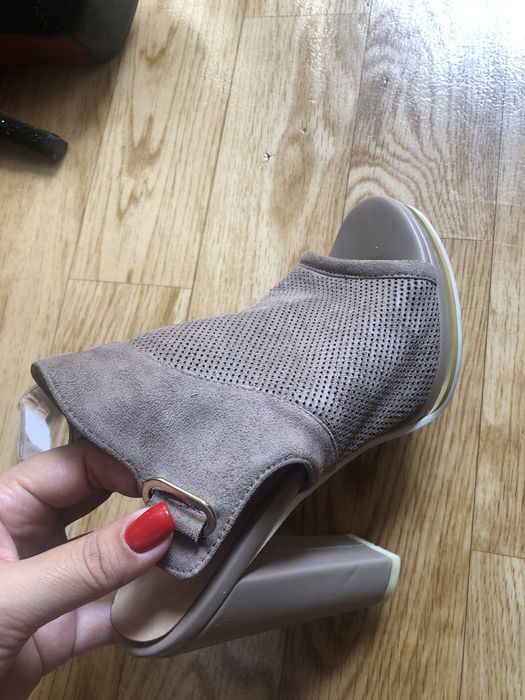 Обувь на каблуке