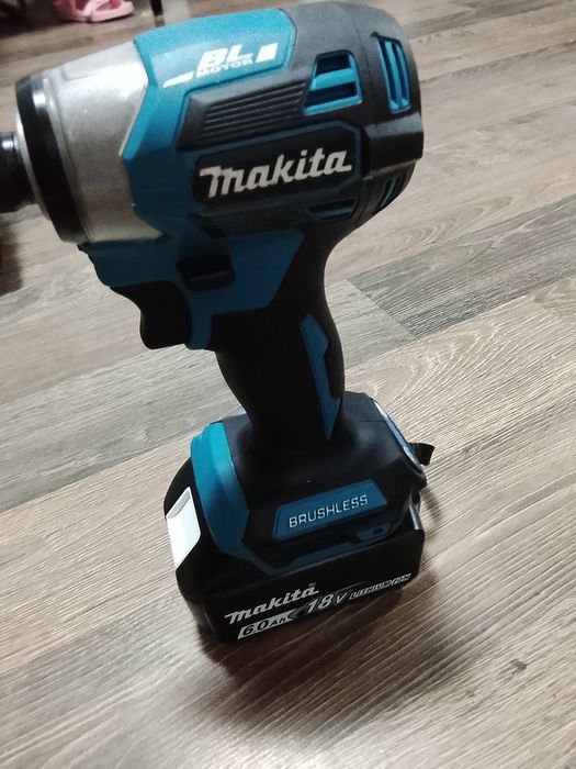Autofiletanta Makita DTD173 cu baterie NOU