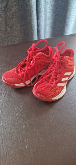 Кроссовки адидас на девочку