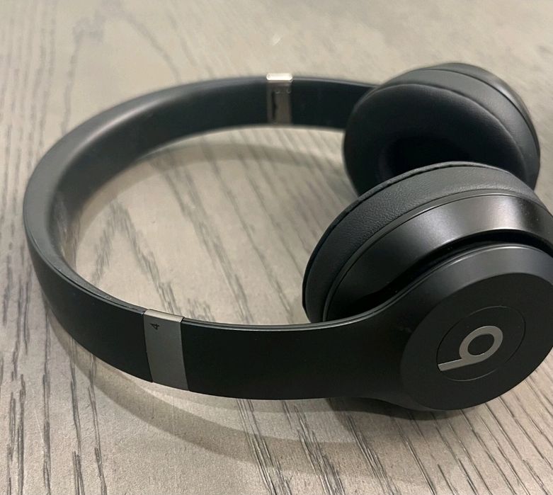 Beats solo 4 Apple