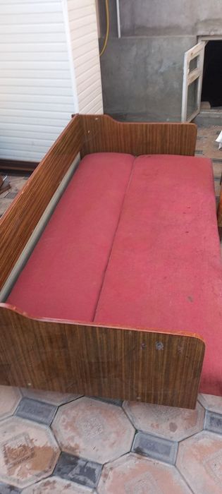 Диван советский Раскладной  в нормальном состоянии