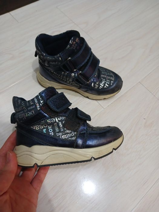 Обувь для девочки 26 разм