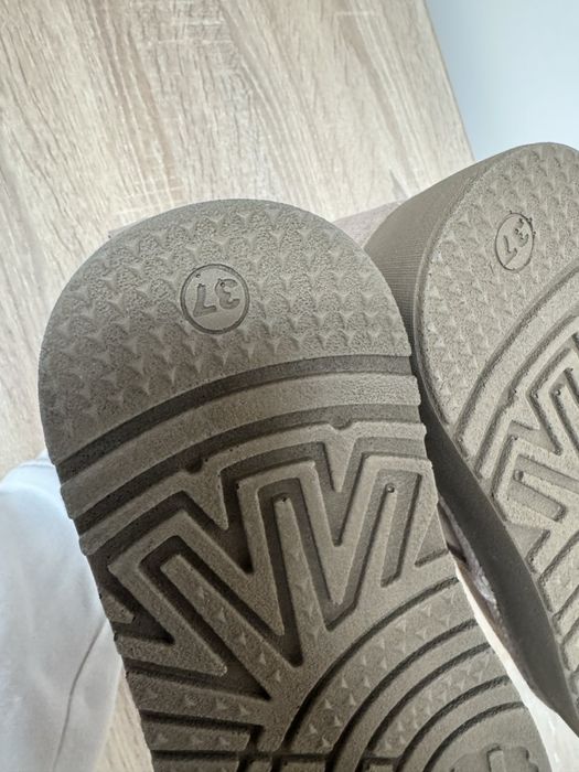 Дамски боти на марката UGG