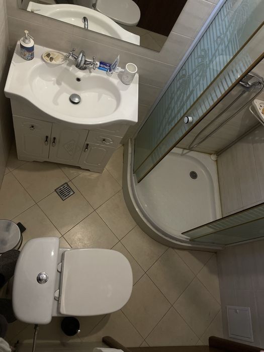 Inchiriez apartament 3 camere zona Bucurestii Noi centrala proprie