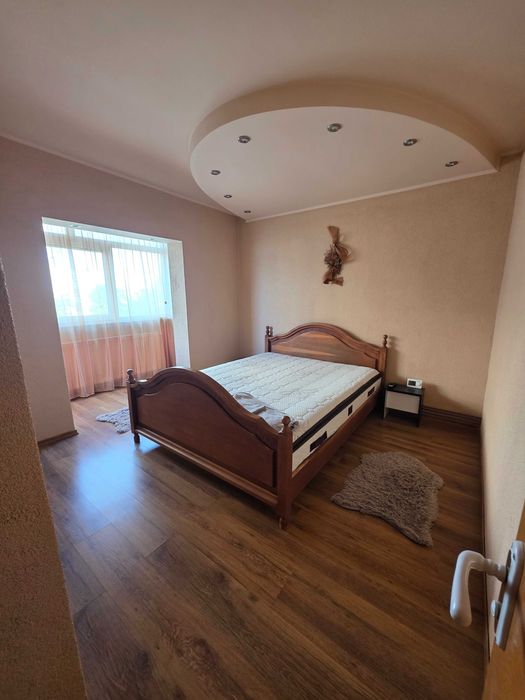 Inchiriez apartament cu 3 camere