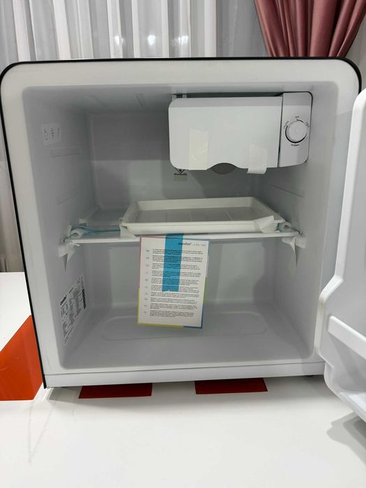 Mini frigider cu congelator Comfee 47L GARANTIE 12 luni
