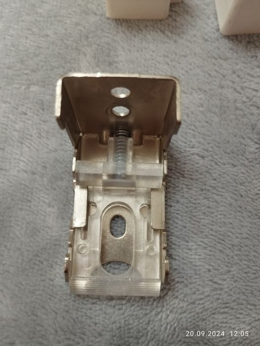 Крепления для жалюзи и ролл штор