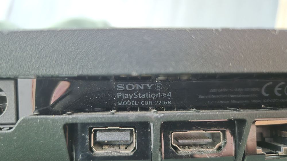 Play station 4 slim 1tb.