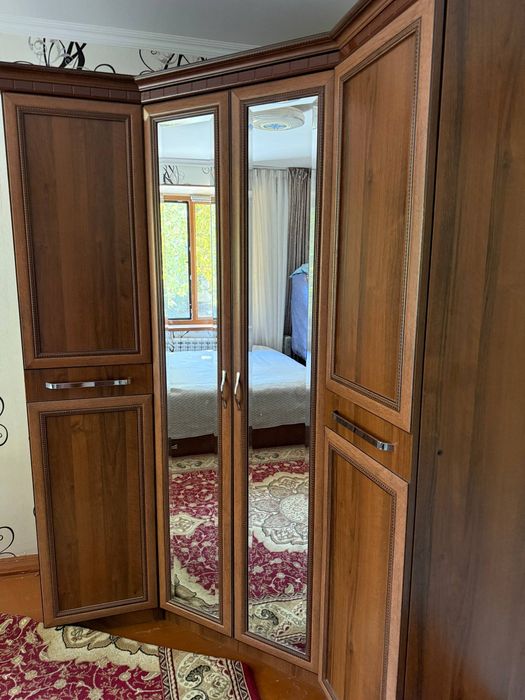 Шкаф спальный большой