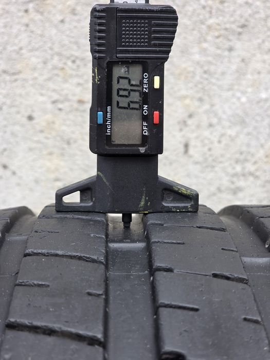 Vând două anvelope de vara pirelli p zero  255 30 20 dot 0824