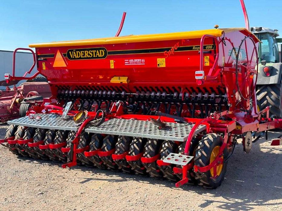 Semanatoare Vaderstad Rapid 400 Super XL an 2015 cu pregatire kuhn Gaspardo Amazone John Deere Case Claas Fendt New Holland