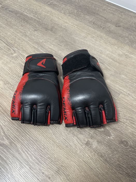 Перчатки для ММА