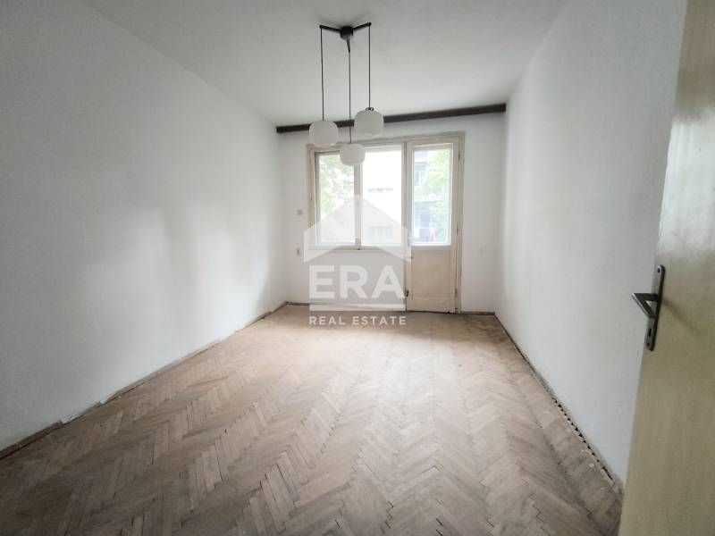 Страхотен тристаен апартамент в Центъра на Хасково