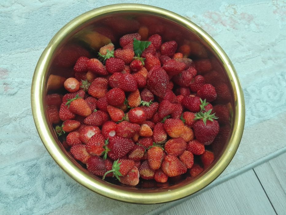 Клубники продаются