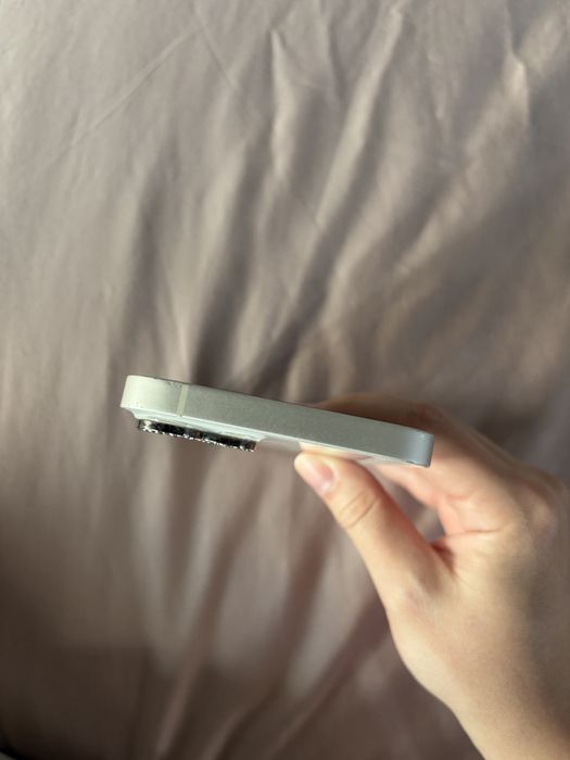 iPhone 13 – 128GB | работещ отлично + 2 калъфа подарък