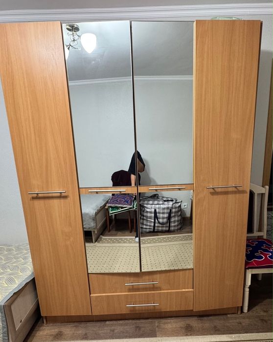 Продам шкаф в. отличном состоянии.