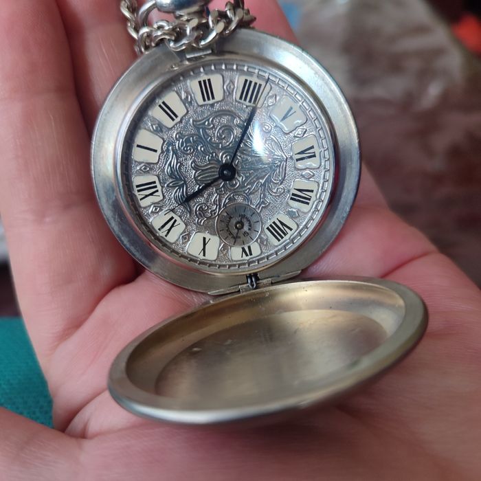 Часы сувенирные продам