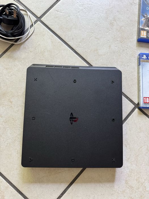 Playstation 4 ps4 de 500gb si 5 jocuri