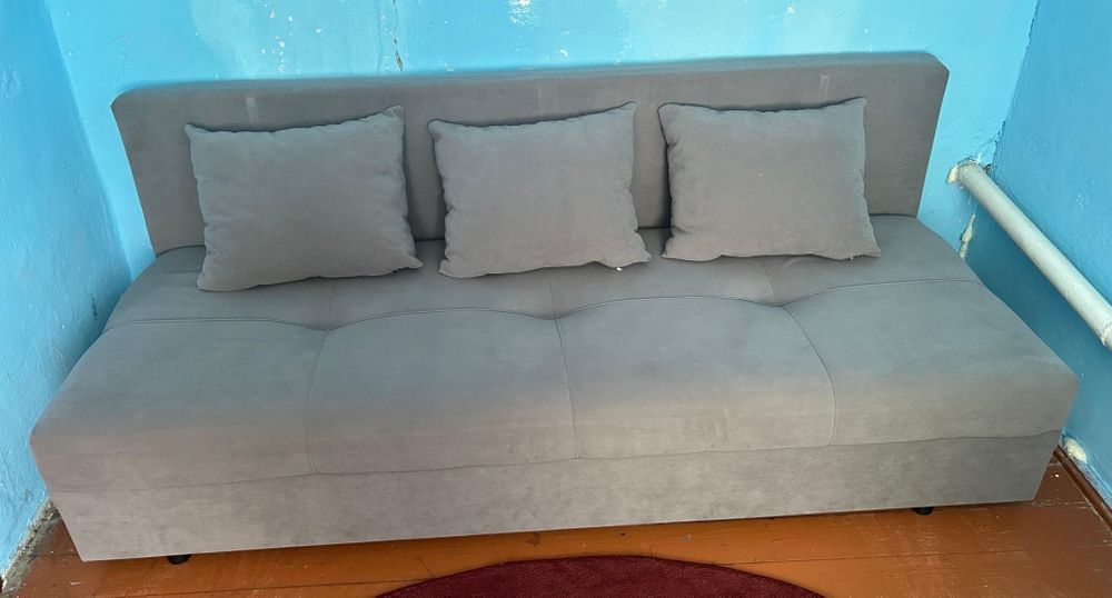Продам диван с подушками