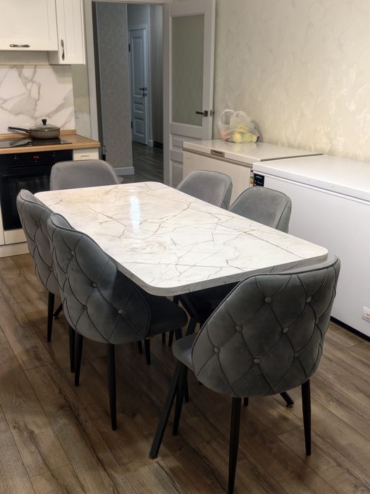 Продаю кухонный стол