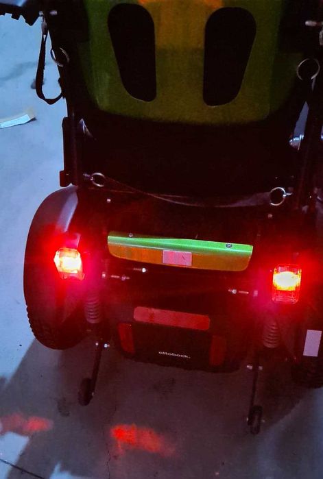 Carucior electric pentru batrani disabili 10km/h cu lumini si inclinarea seutului 4500 lei