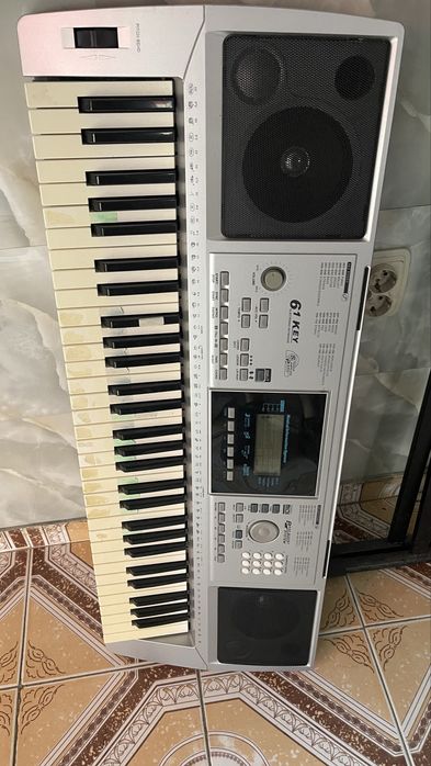 Piano  elctronic keyboard (orgă)