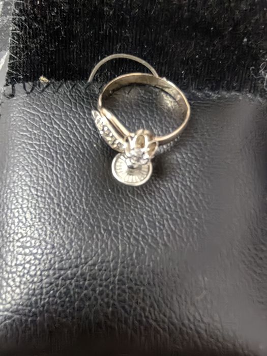 Продается золотое кольцо.