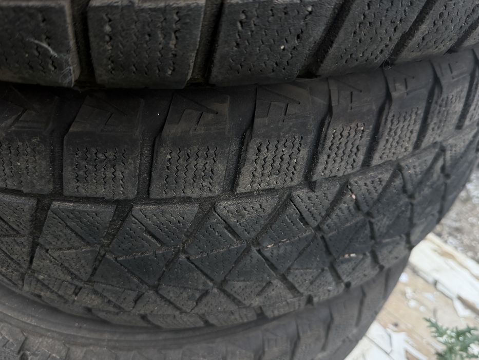 Bridgesone Blizzak DM-V2 285/60/R18