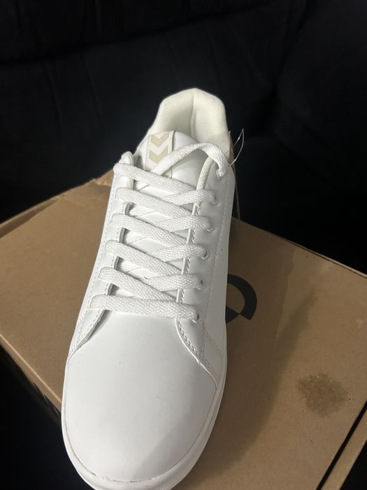 Adidasi hummel noi cu eticheta