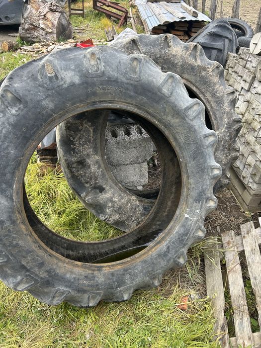 Vand 2 cauciucuri 12,4/28 tractor marca bkt mai multe detali la tel