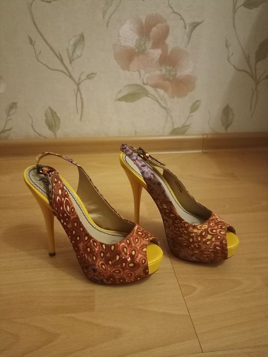 Продам женские туфли