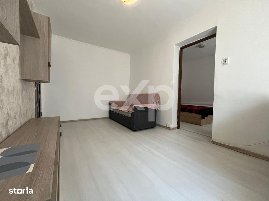 Vanzare 2 camere mobilat si utilat modern parter central Gaesti — fotografia 3