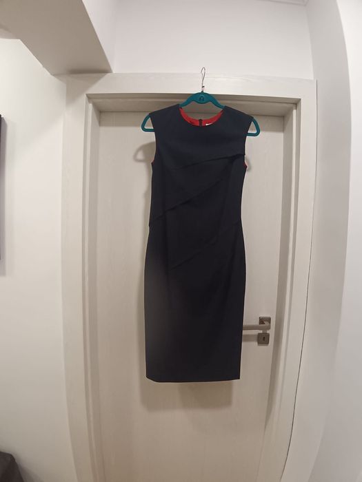 Rochie bleumarin cu captuseala rosie