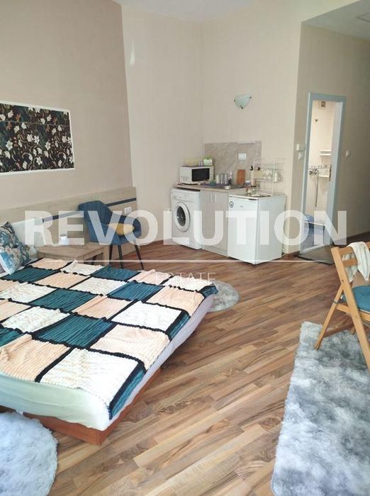 Дава се под наем Едностаен апартамент в к.к. Св.Св. Константин и Елена - 35 кв.м за 350 € - Снимка #1