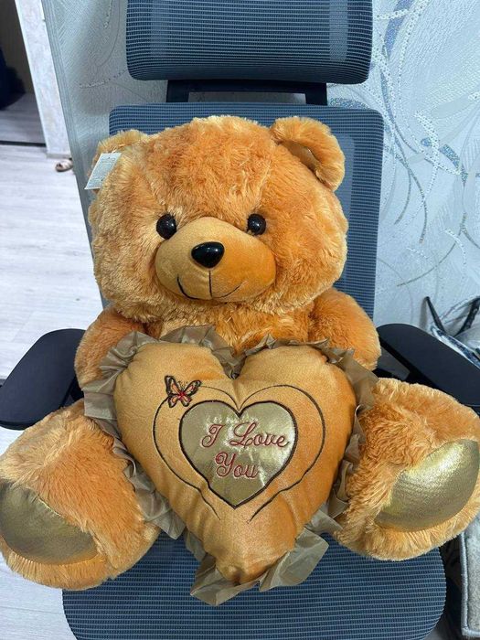Продам мягкие игрушки медведей. Новые смотрите фото, огромные медведи.