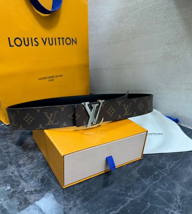 Curea 100% originala Louis Vuitton Initiales 40mm Reversible M9821