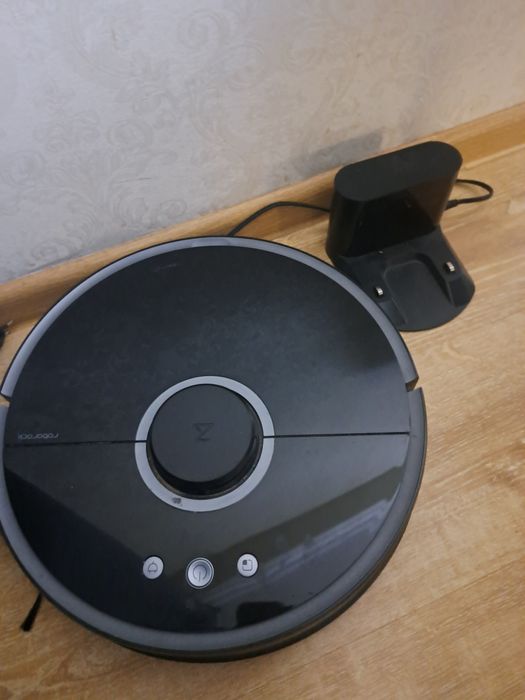 Продам робот пылесос Roborock